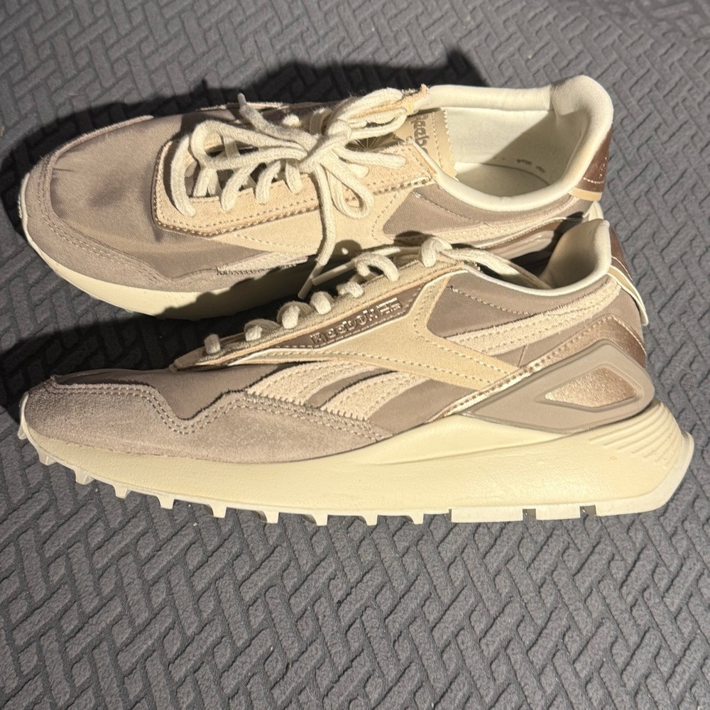 Reebok Women’s Classic Leather Legacy AZ in ‘Boulder’ sz 6.5